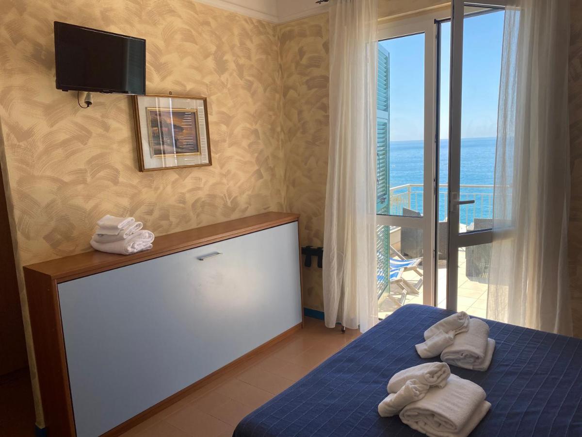 Caravella Hotel Deiva Marina Exterior foto