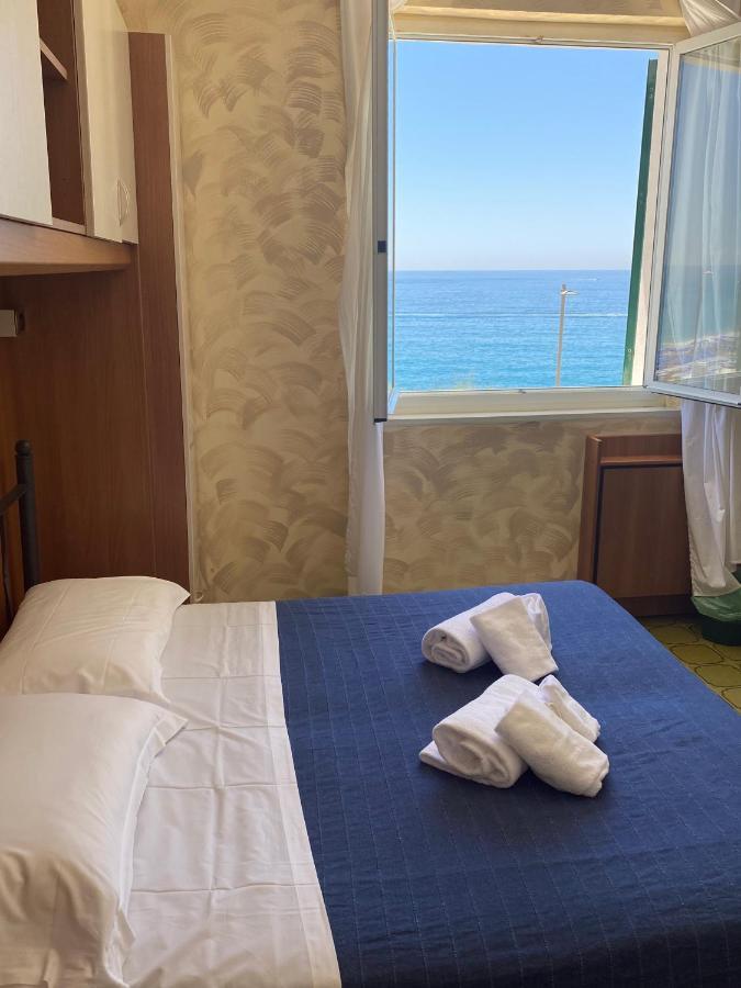 Caravella Hotel Deiva Marina Exterior foto
